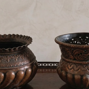 Coppia di Cachepot Vasi in Rame Antico Lavorato a Sbalzo - Stile Vintage